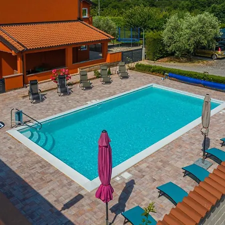 Danka With Shared Pool Gasthuis 3*