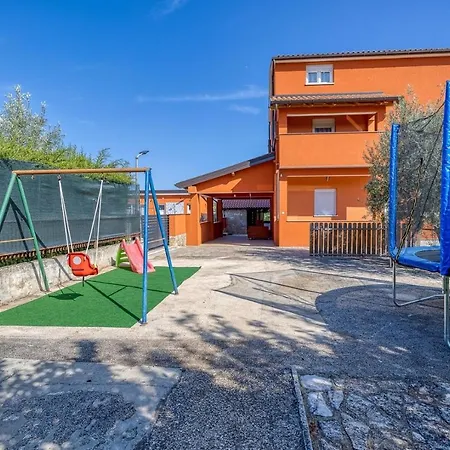 Gasthuis Danka With Shared Pool Pula