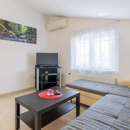 Danka With Shared Pool Guest house