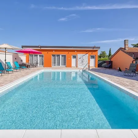 Danka With Shared Pool بيت ضيافة