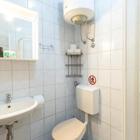 Danka With Shared Pool Guest house
