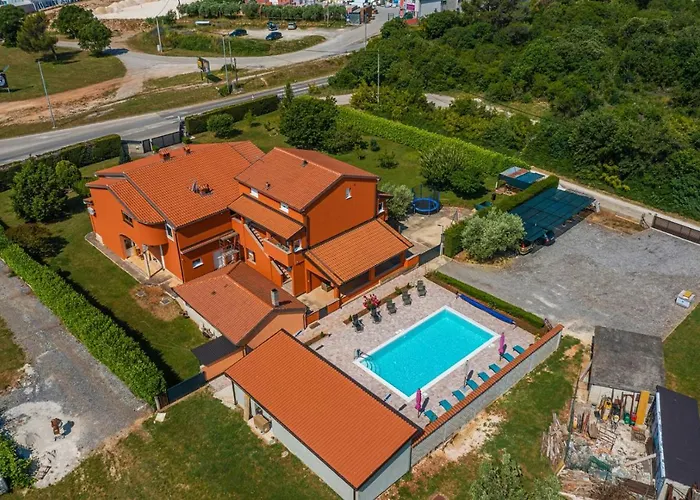 بيت ضيافة Danka With Shared Pool 3*